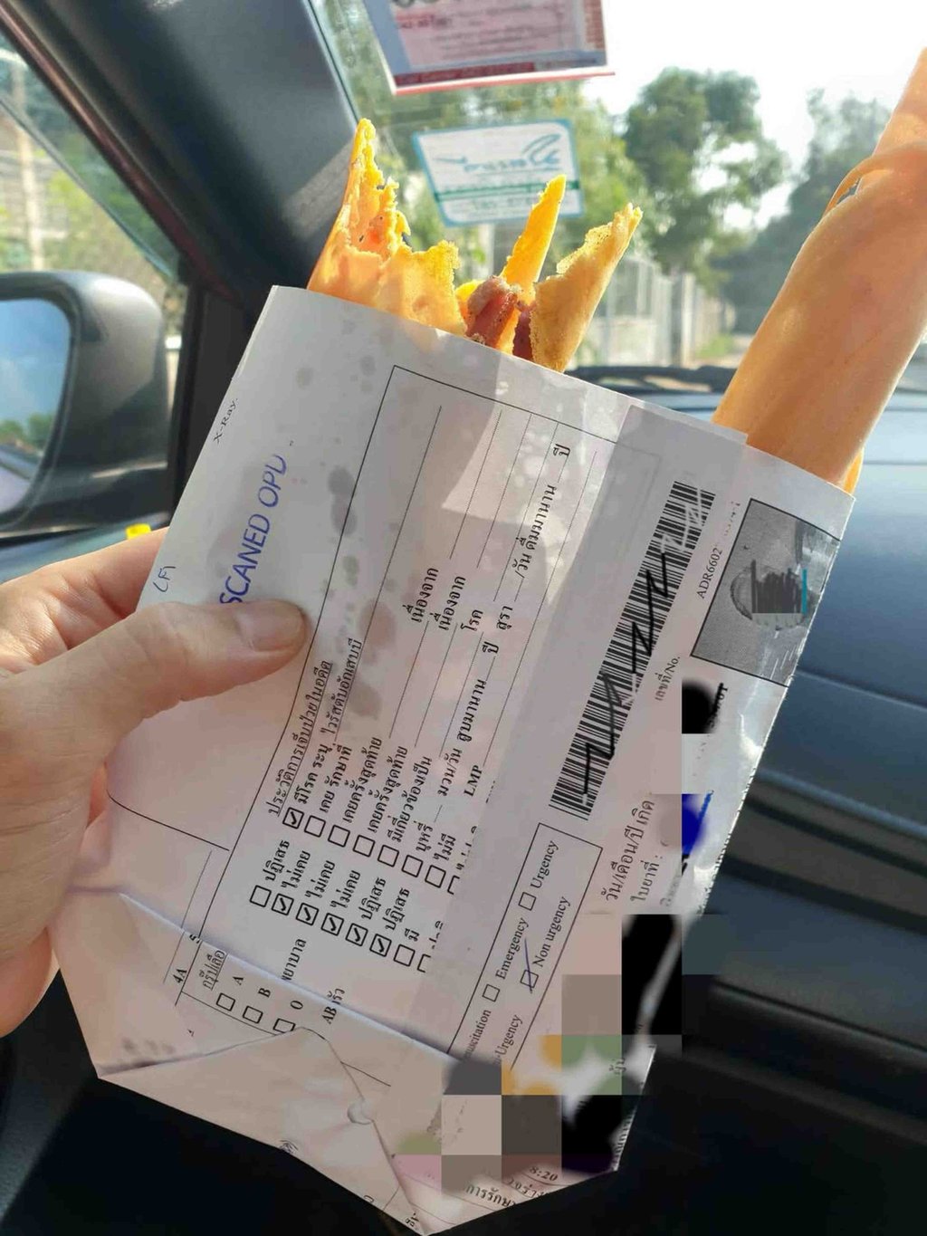 The patient medical records were used as wrappers for food sold on the street. Photo: Facebook The patient medical records were used as wrappers for food sold on the street. Photo: Facebook