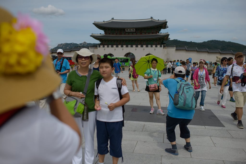 Tourists from China pose for photos in front of Gyeongbokgung Palace in Seoul. Photo: