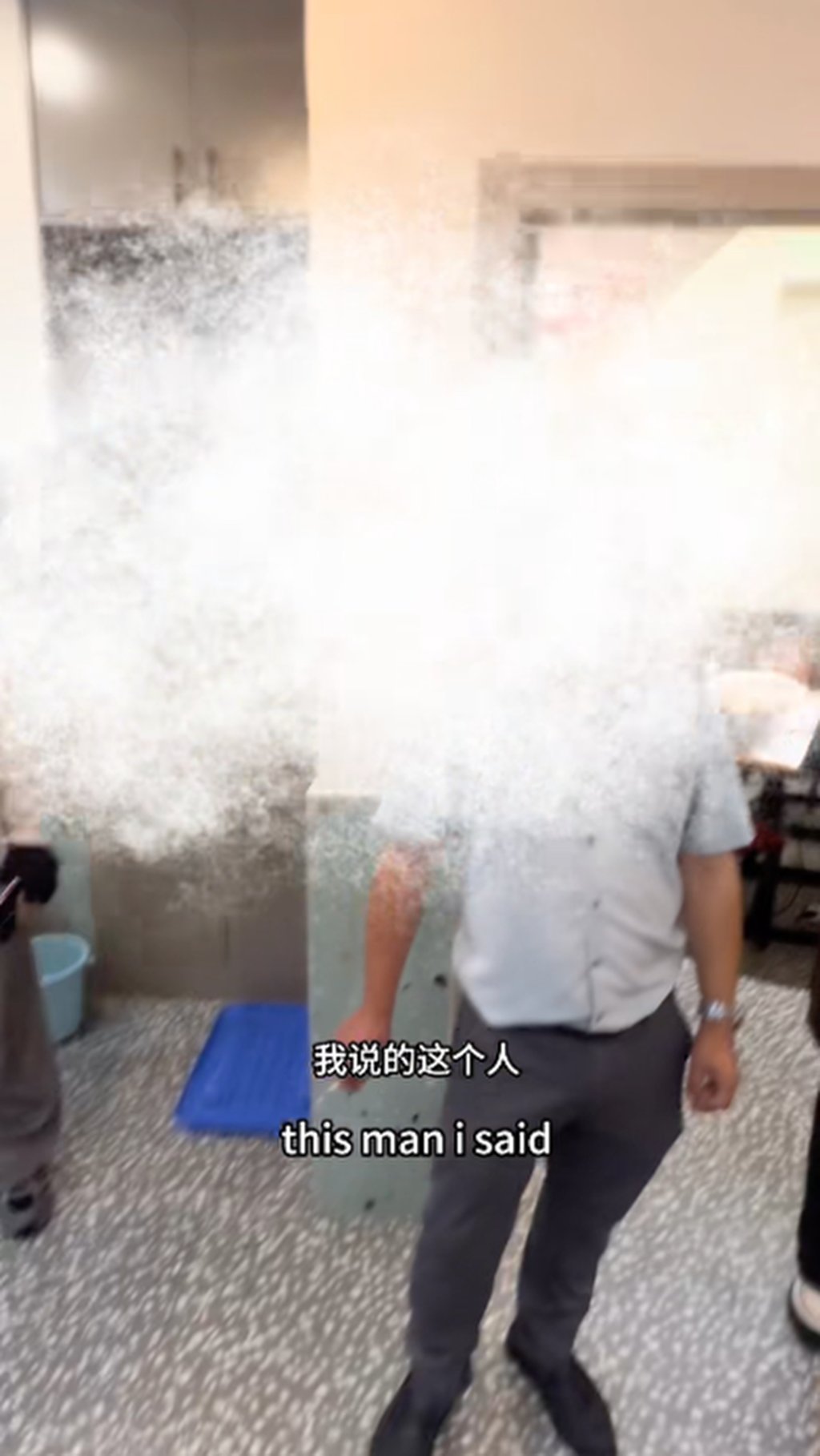 The influencer filmed the Chinese diner holding a lit cigarette in his right hand. Photo: Douyin