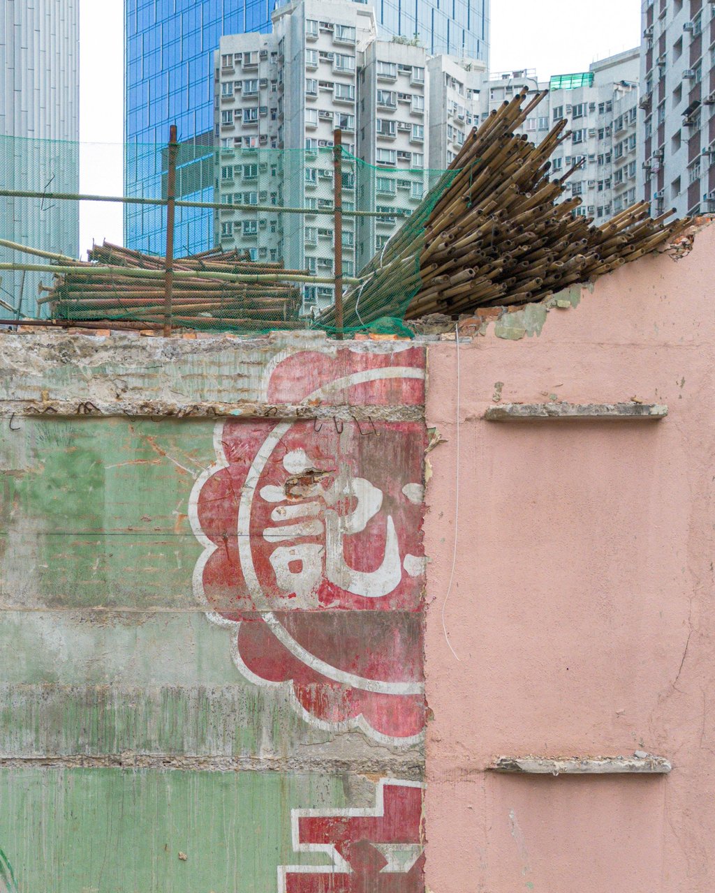 The top section of the Cheong K Building sign, in Quarry Bay, in October 2024. Photo: Ben Marans The top section of the Cheong K Building sign, in Quarry Bay, in October 2024. Photo: Ben Marans