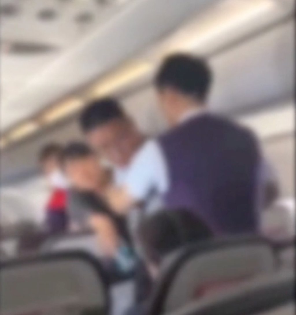Flight attendants intervene after a dispute broke out between two pairs on a flight from Hong Kong to Seoul. Photo: Handout Flight attendants intervene after a dispute broke out between two pairs on a flight from Hong Kong to Seoul. Photo: Handout