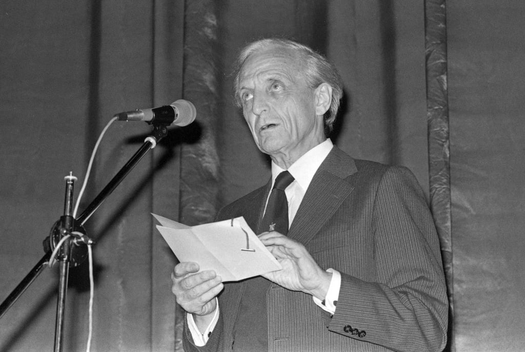 Sir Jack Cater, Hong Kong acting governor, speaks at the opening ceremony of a new kidney dialysis centre. Photo: SCMP Archives