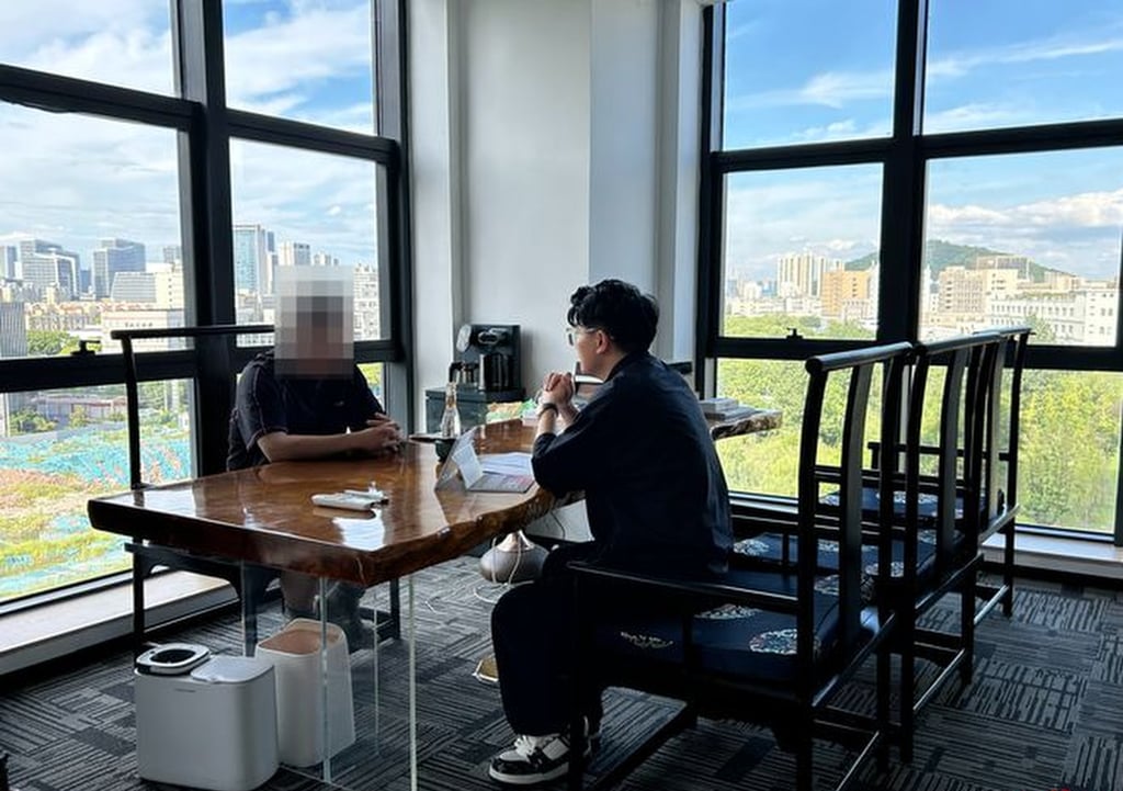 The companies also offer “pretend job interviews” to help make the whole experience seem even more authentic. Photo: 163.com The companies also offer “pretend job interviews” to help make the whole experience seem even more authentic. Photo: 163.com