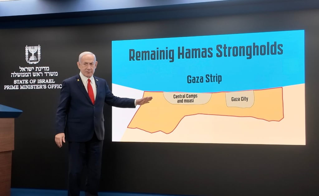Israeli Prime Minister Benjamin Netanyahu points at a map of Gaza during a press conference in Jerusalem on Sunday. Photo: Xinhua