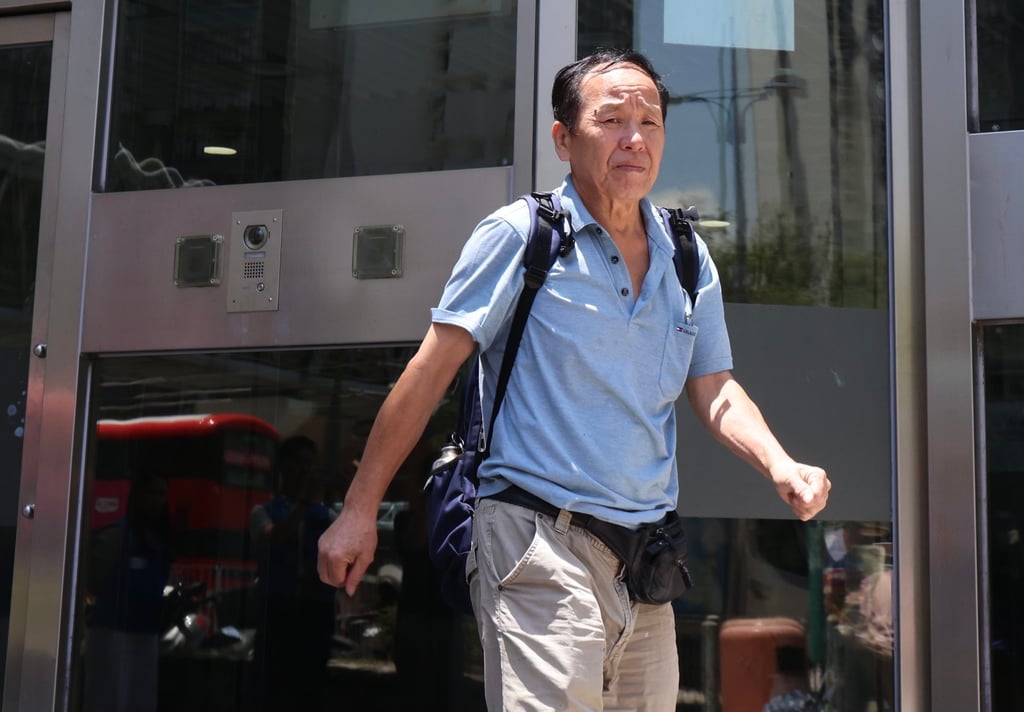 Alan Keung’s father outside Tin Shui Wai Police Station. Photo: Jelly Tse