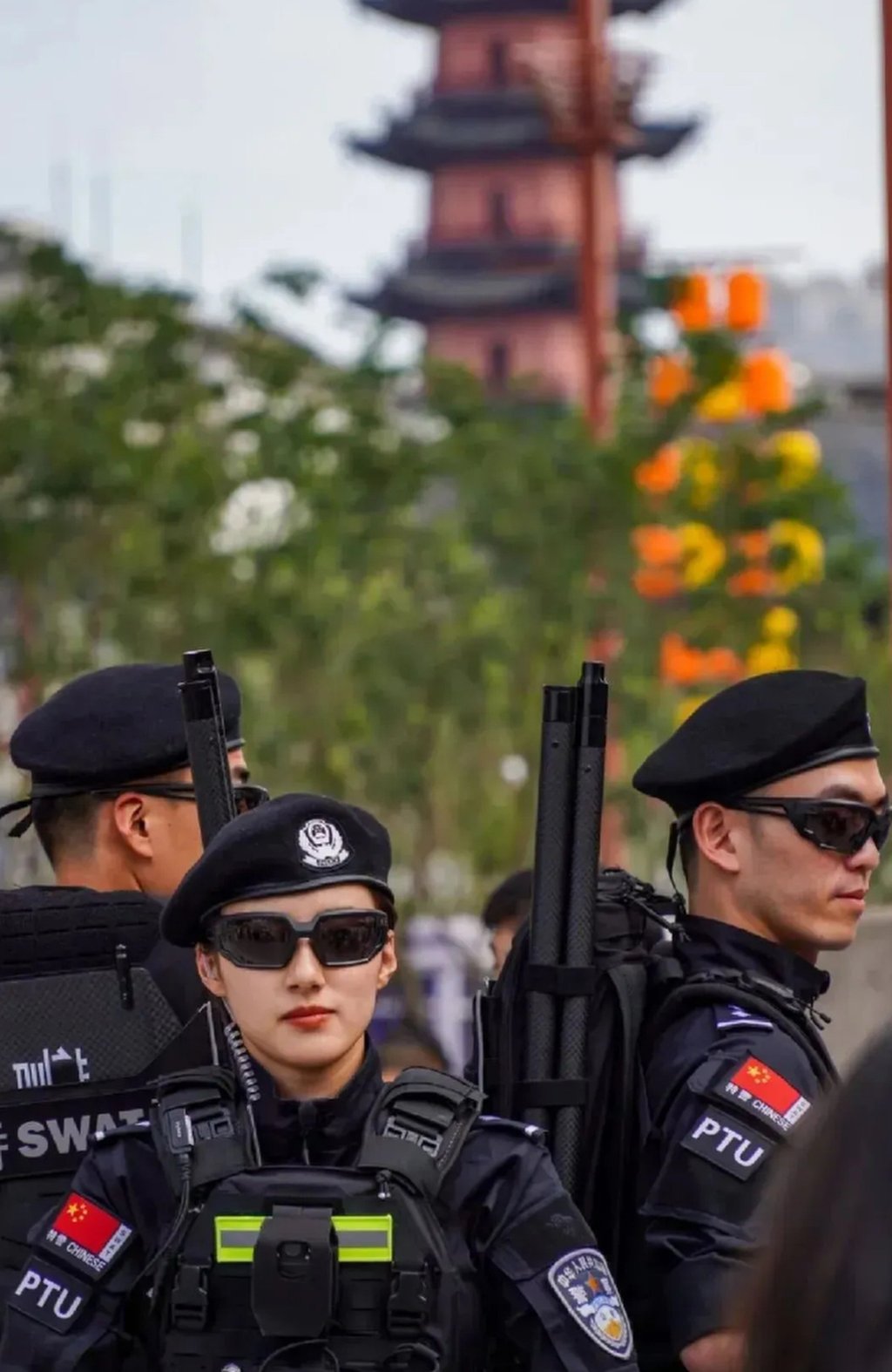 Ying, yang berada di depan dan tengah, telah memukau para pengamat daring dengan keahlian menembaknya yang luar biasa. Foto: QQ.com