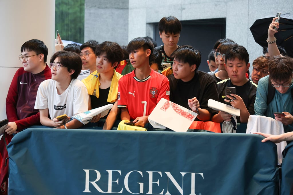 Fans wait outside the Regent Hong Kong on Thursday. Photo: Dickson Lee