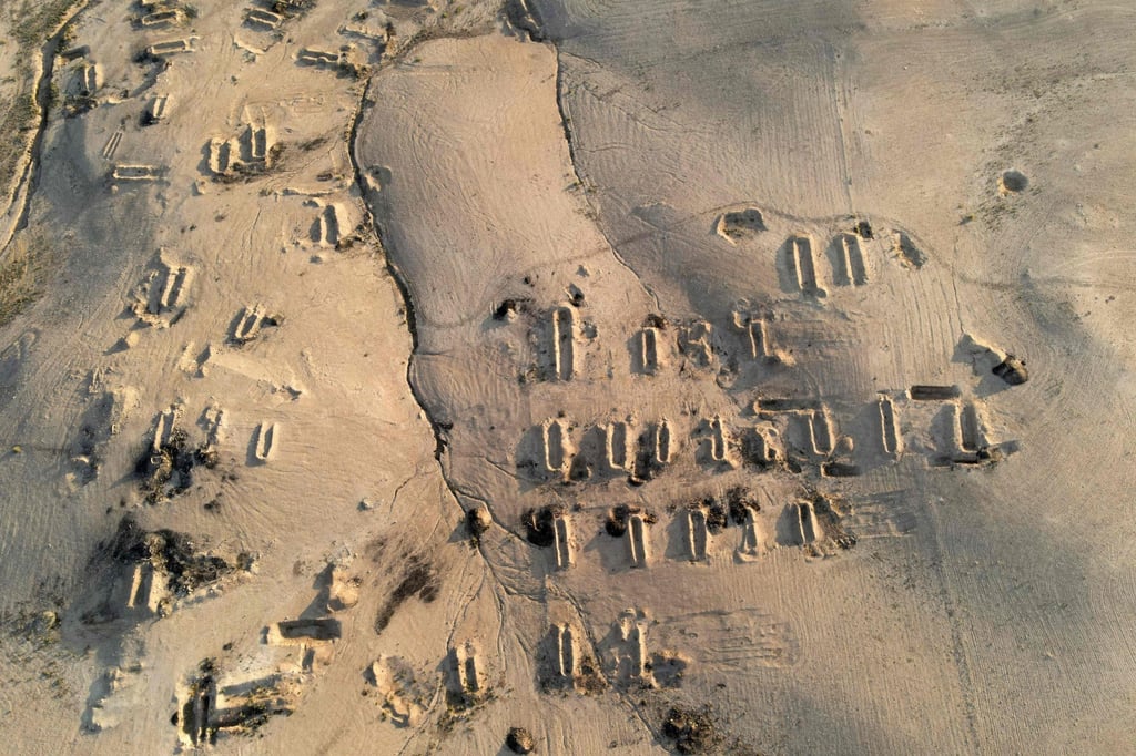 This aerial view shows the Khasfa site near the northern Iraqi city of Mosul. Official estimates put the number of bodies buried at the site at least 4,000. Photo: AFP