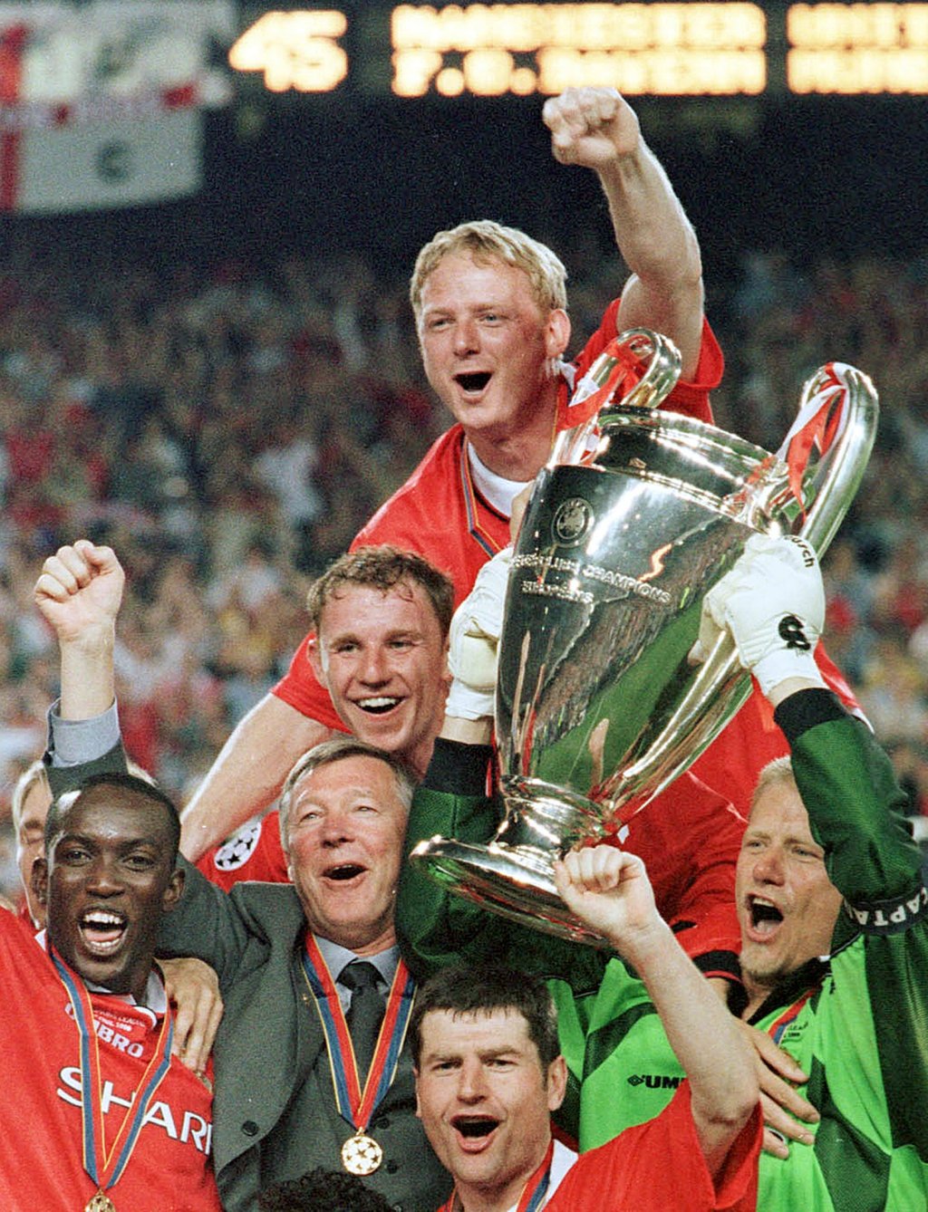 Peter Schmeichel (right) helped United win the Champions League in 1999. Photo: AP