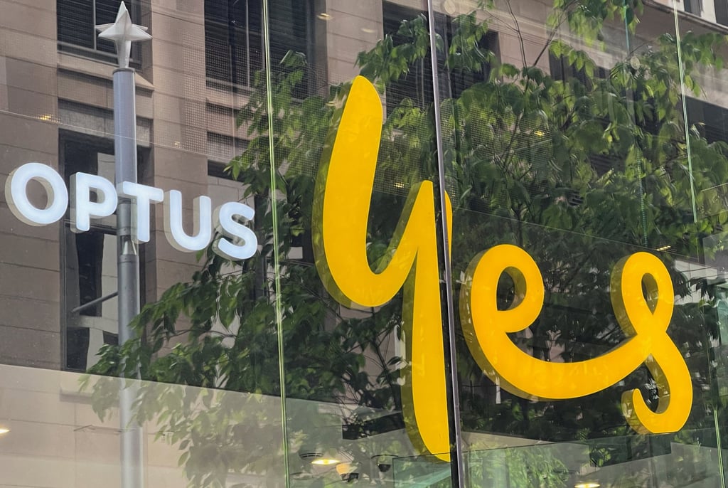 An Optus shop in Sydney. Google has admitted to reaching an understanding with the Singapore-owned company to pre-install only Google Search on its Android phones. Photo: Reuters