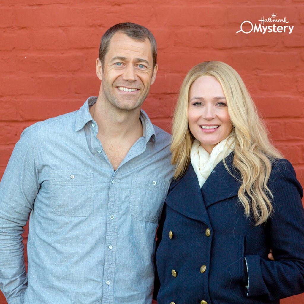Colin Ferguson appeared in Hallmark’s Fixer Upper Mysteries series alongside Jewel. Photo: @hallmarkmystery/Instagram