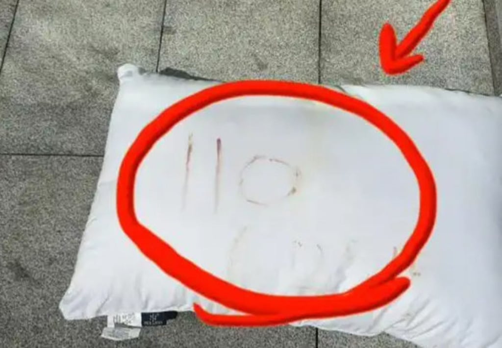 A frantic Zhou used her own blood to scrawl the emergency number 110 on the pillow. Photo: Handout