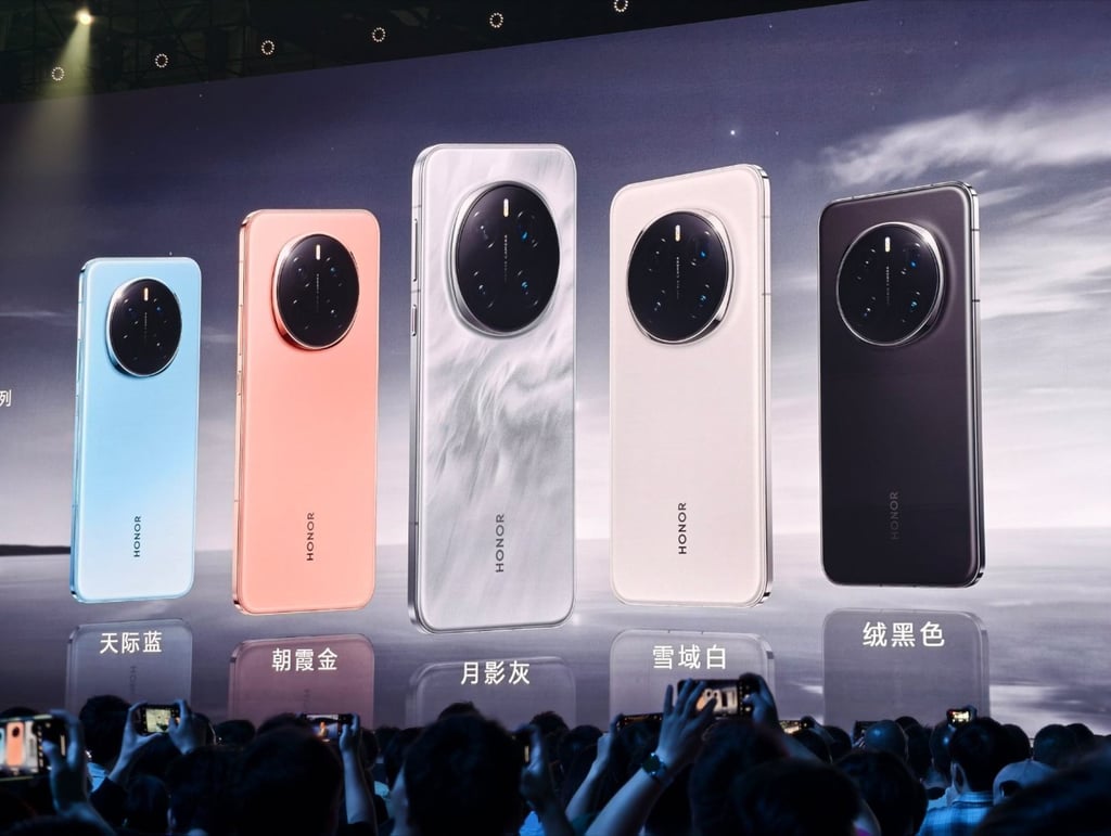 The Honor Magic 7 series smartphones attract consumer attention. Photo: Weibo
