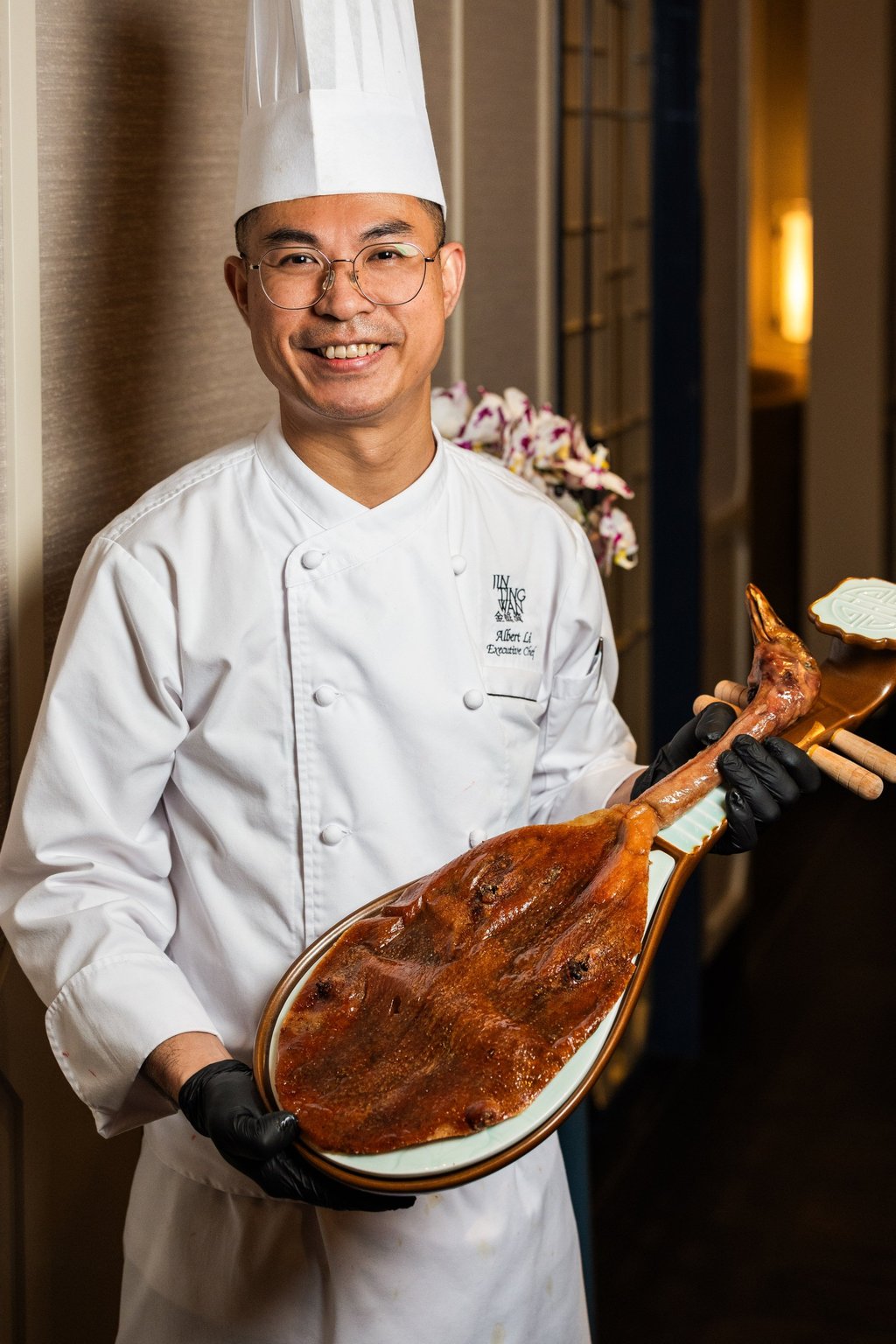 Chef Albert Li presents Jin Ting Wan’s signature dish of roast pipa duck with black pepper sauce. Photo: Jin Ting Wan