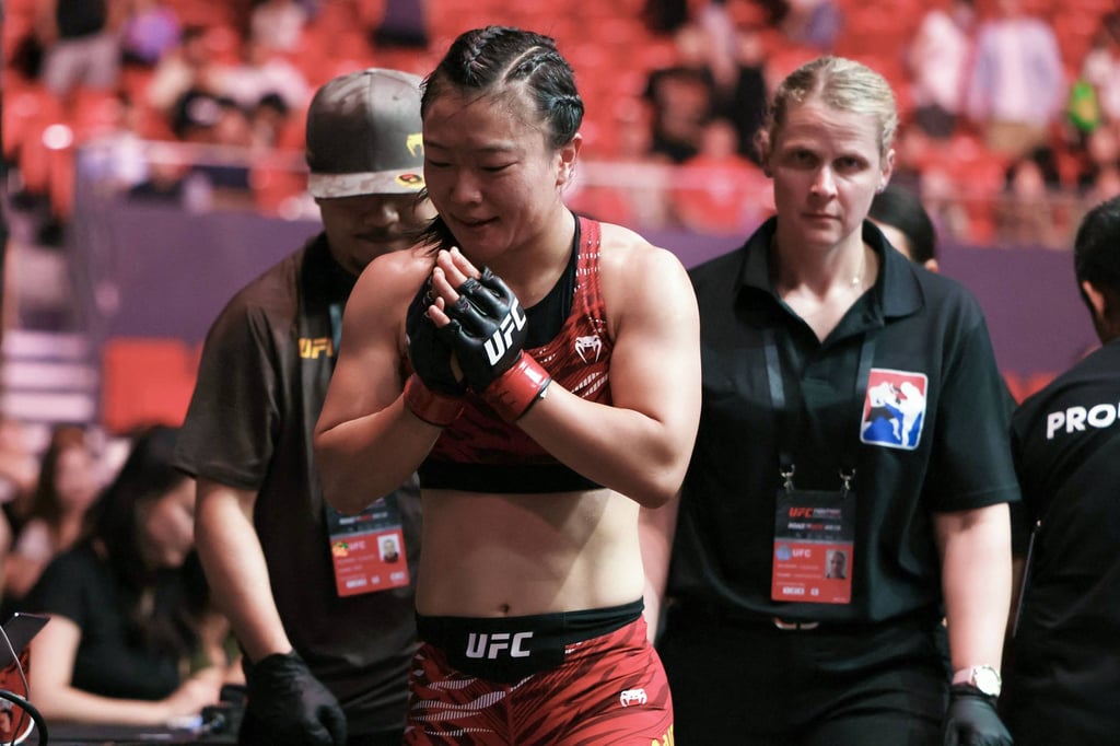 China’s Shi Ming thanks the Shanghai crowd after her fight against Bruna Brasil. Photo: AFP