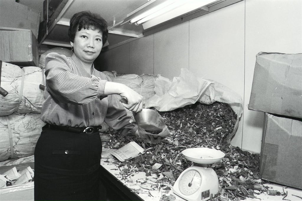 Agnes Wong Kin-yee, co-owner of the Wong Lo Kat herbal tea company, packing tea bags in 1991. Photo: SCMP Archives Agnes Wong Kin-yee, co-owner of the Wong Lo Kat herbal tea company, packing tea bags in 1991. Photo: SCMP Archives