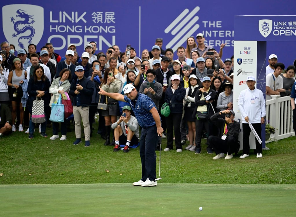 Patrick Reed rolls in a birdie on 18 to complete a magical round of 59 on the third day of the 2024 Hong Kong Open. Photo: Asian Tour.