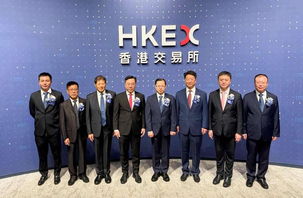 Shuangdeng Group’s chairman Yang Rui (fourth from the right) and China International Capital’s deputy party secretary Wang Shuguang (second from the right) during Shuangdeng’s trading debut in Hong Kong on August 26, 2025. Photo: Julie Zhang