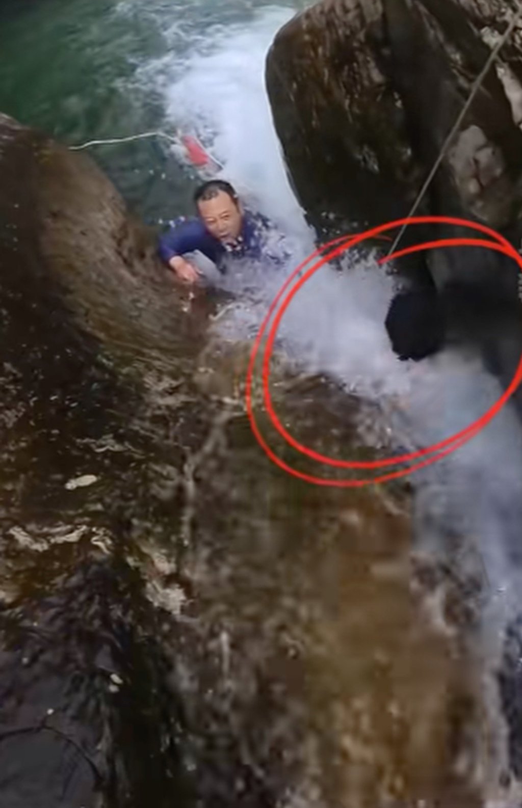 The youngster became trapped between two huge rocks as the rapids surged around him. Photo: Douyin The youngster became trapped between two huge rocks as the rapids surged around him. Photo: Douyin