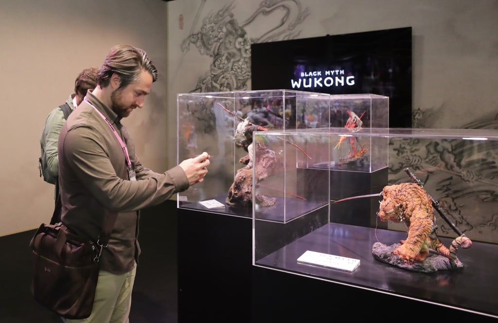 Visitors take pictures of models of the game Black Myth: Wukong during Gamescom 2025, in Cologne, Germany. Photo: Xinhua