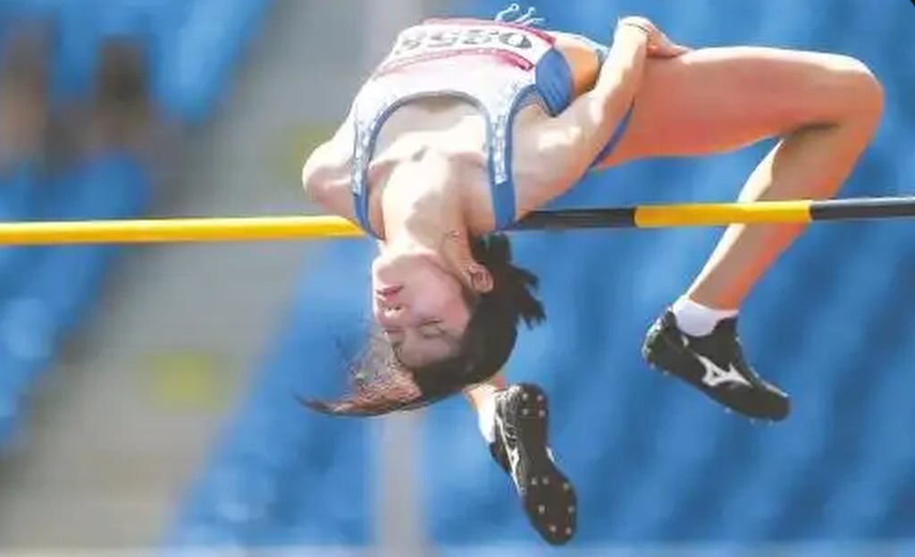 Up and coming star, Shao Yuqi, soars above the high-jump bar at an athletics meet. Photo: Baidu