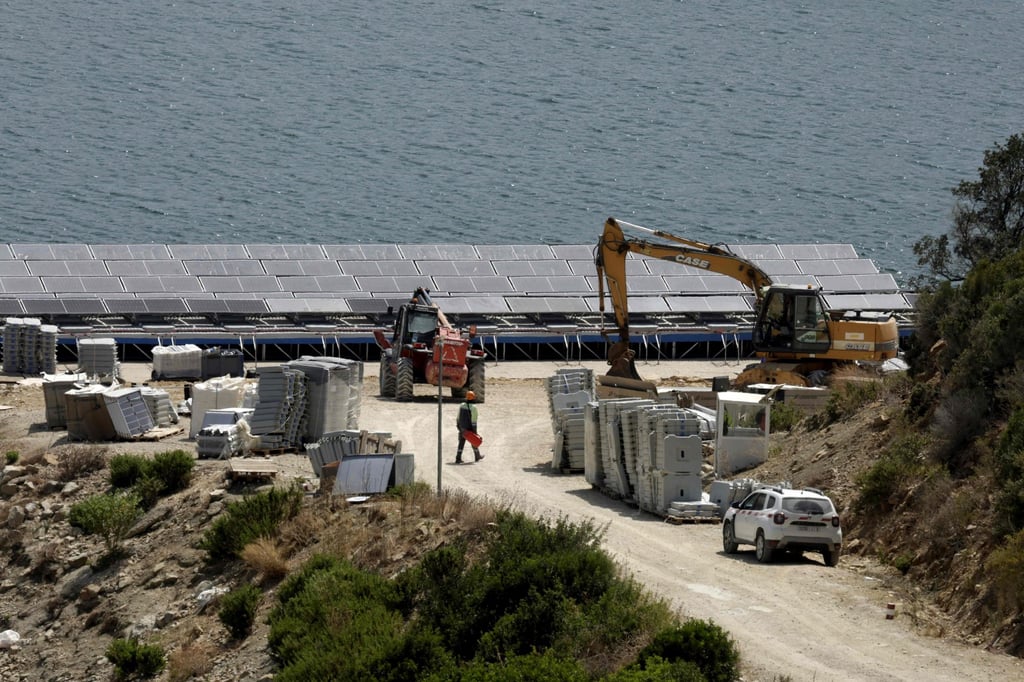 Workers prepare to install the floating photovoltaic solar panels on the Oued Rmel dam. Photo: AFP Workers prepare to install the floating photovoltaic solar panels on the Oued Rmel dam. Photo: AFP