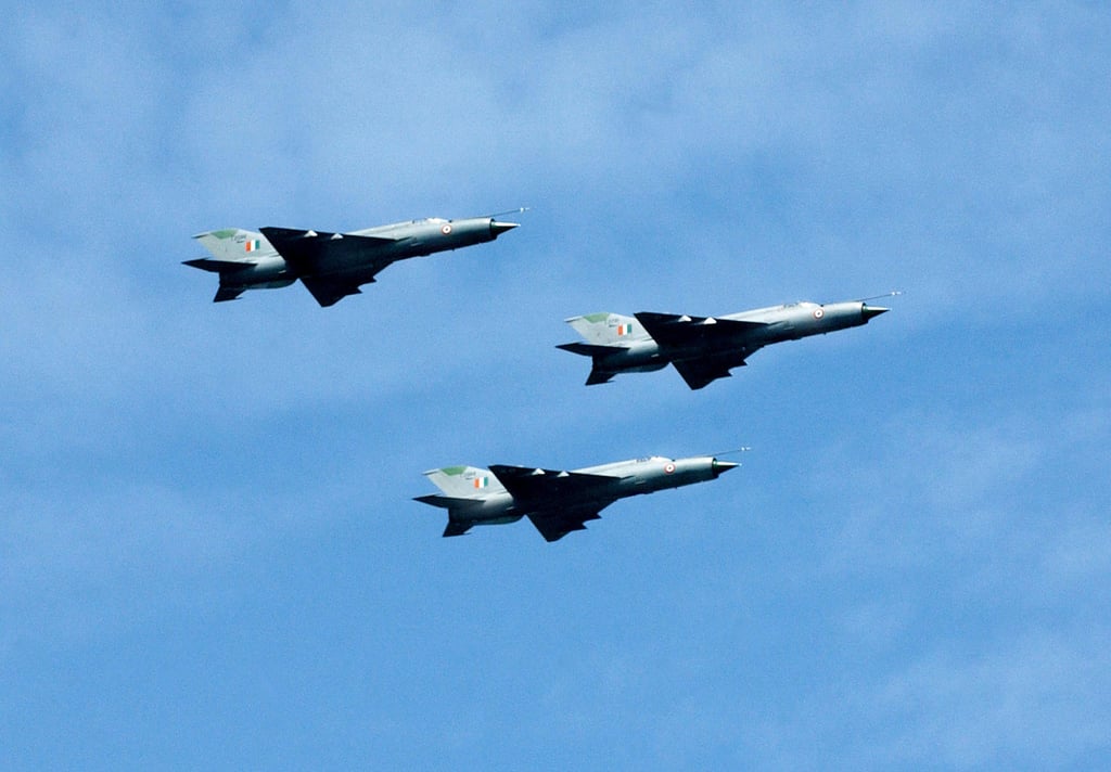 The Indian Air Force’s MiG-21 planes fly in formation over Dal Lake, Srinagar. Photo: The MiG-21 fighter jets will be retired by the end of the month. Photo: AFP The Indian Air Force’s MiG-21 planes fly in formation over Dal Lake, Srinagar. Photo: The MiG-21 fighter jets will be retired by the end of the month. Photo: AFP