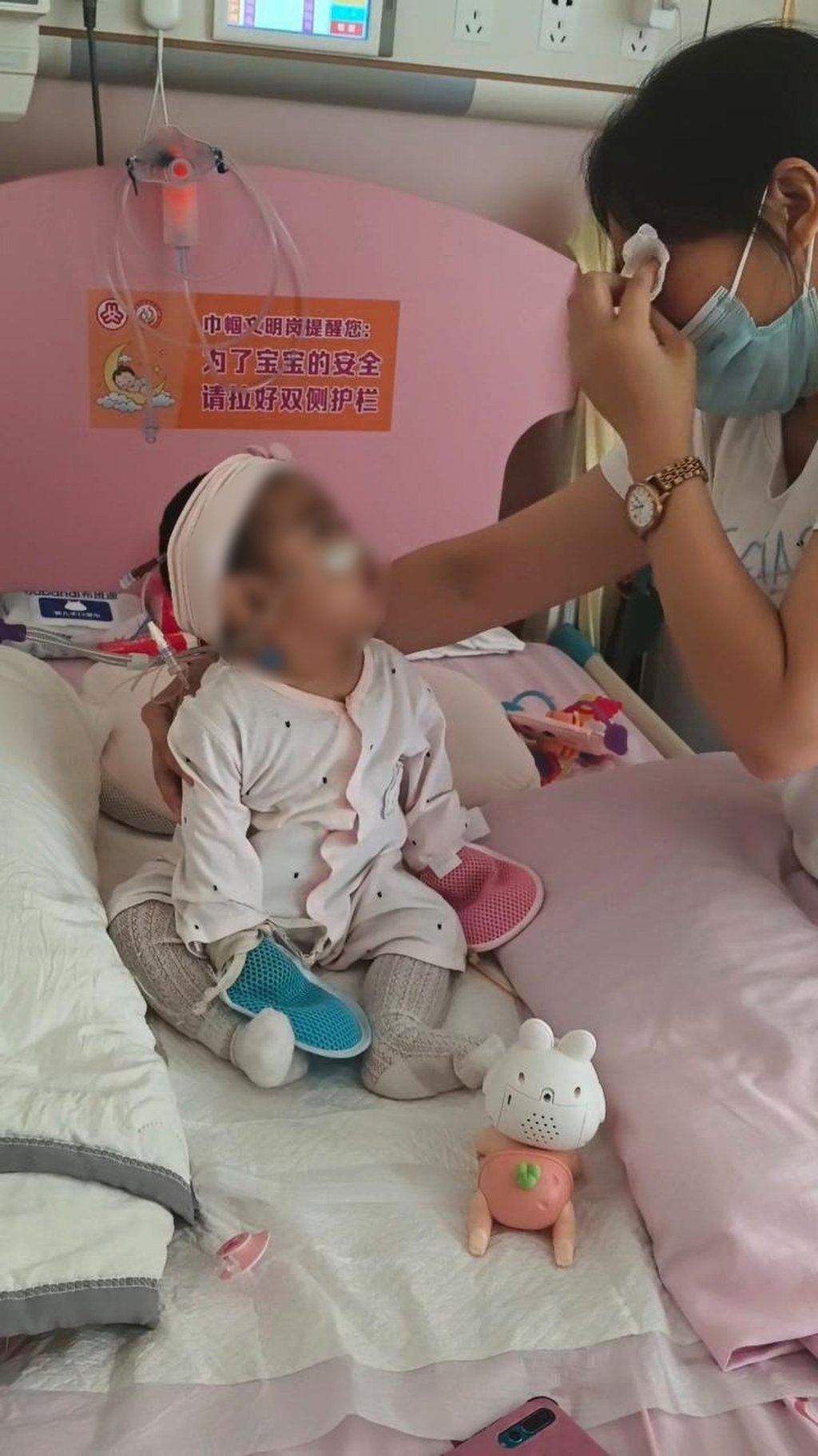 Little Yiyi underwent an array of examinations before doctors diagnosed her with liver disease. Photo: Handout Little Yiyi underwent an array of examinations before doctors diagnosed her with liver disease. Photo: Handout