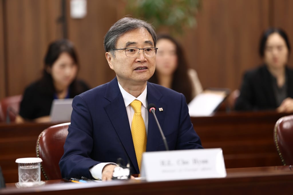 South Korean Foreign Minister Cho Hyun says he feels “heavy responsibility” for the arrests of more than 300 South Koreans in the US immigration raid. Photo: EPA/Yonhap South Korean Foreign Minister Cho Hyun says he feels “heavy responsibility” for the arrests of more than 300 South Koreans in the US immigration raid. Photo: EPA/Yonhap