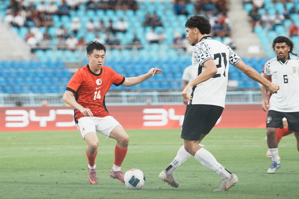 Jesse Yu closes in on Fiji’s Sterling Vasconcellos. Photo: HKFA Jesse Yu closes in on Fiji’s Sterling Vasconcellos. Photo: HKFA