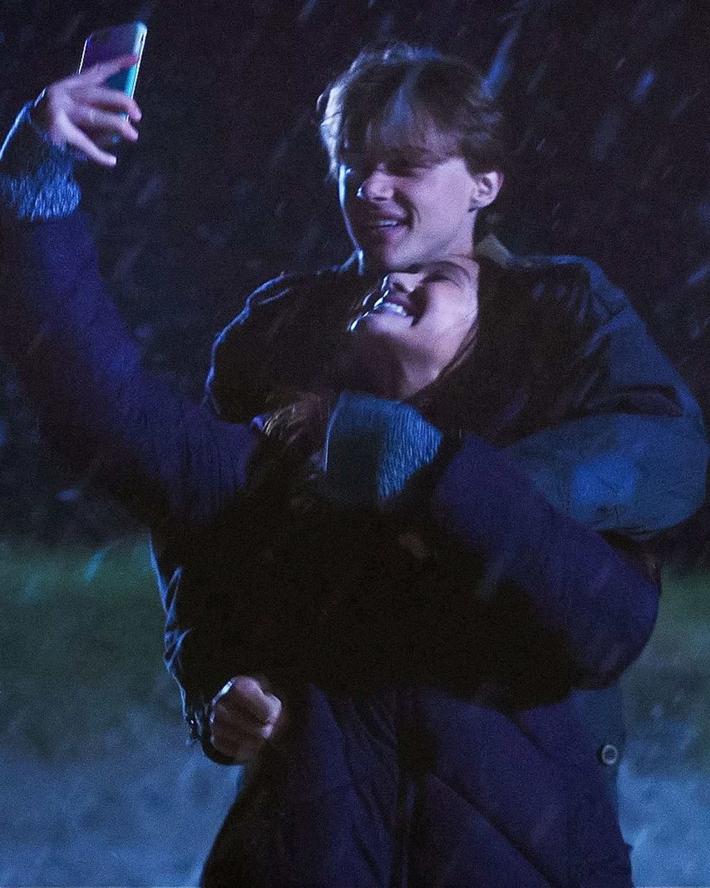 Belly and Conrad in a snow scene on the beach in The Summer I Turned Pretty. Photo: @thesummeriturnedpretty/Instagram