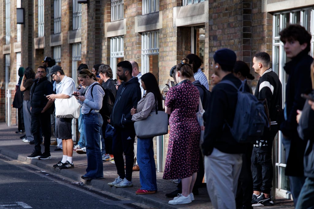 Commuters queue for bus services due to a Tube strike that has shut down nearly all London Underground services in London, Britain, on Monday. Photo: EPA Commuters queue for bus services due to a Tube strike that has shut down nearly all London Underground services in London, Britain, on Monday. Photo: EPA