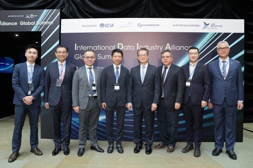 Lucas Kong (first left) attends the International Data Industry Alliance Global Summit held in Hong Kong in May.
