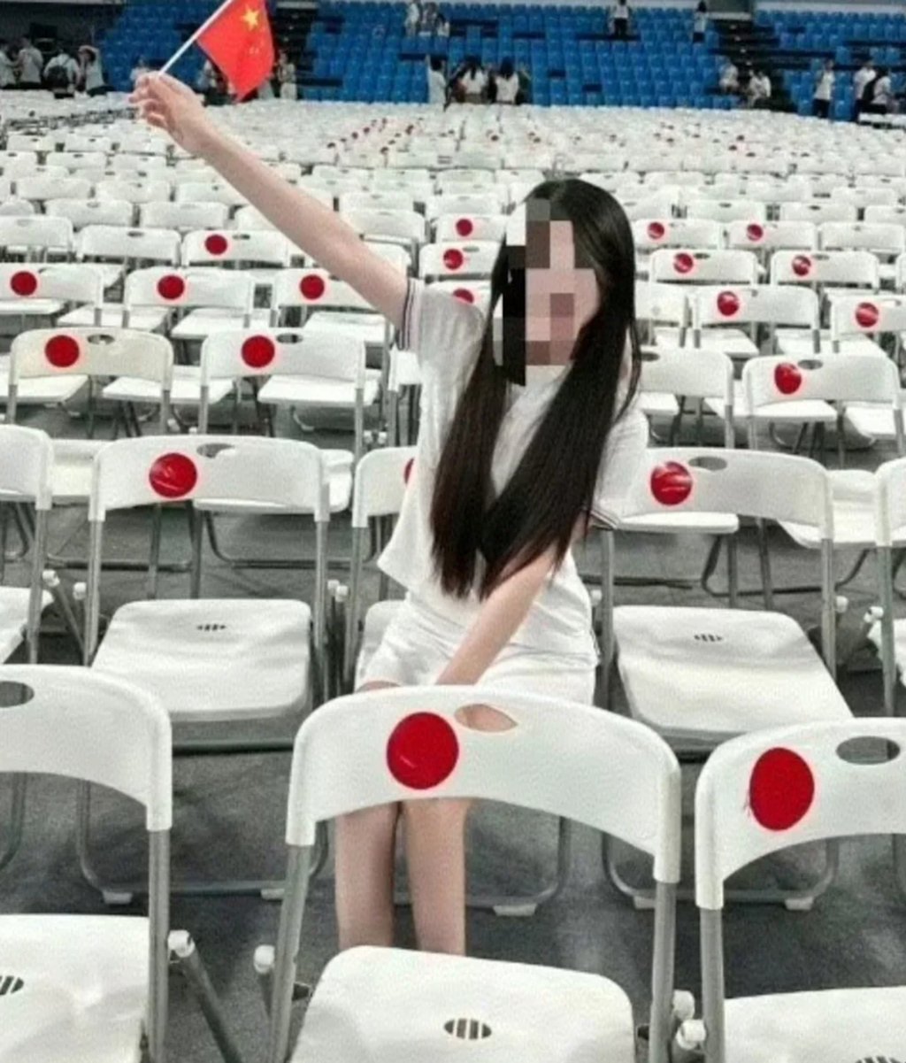 The red dots on white chairs sparked an angry backlash from nationalistic online activists known as “Little Pinks.” Photo: Weibo