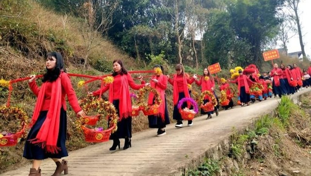 The Zhuang ethnic group tradition sees groups of married women travel home dressed in red and carrying offerings. Photo: Handout The Zhuang ethnic group tradition sees groups of married women travel home dressed in red and carrying offerings. Photo: Handout