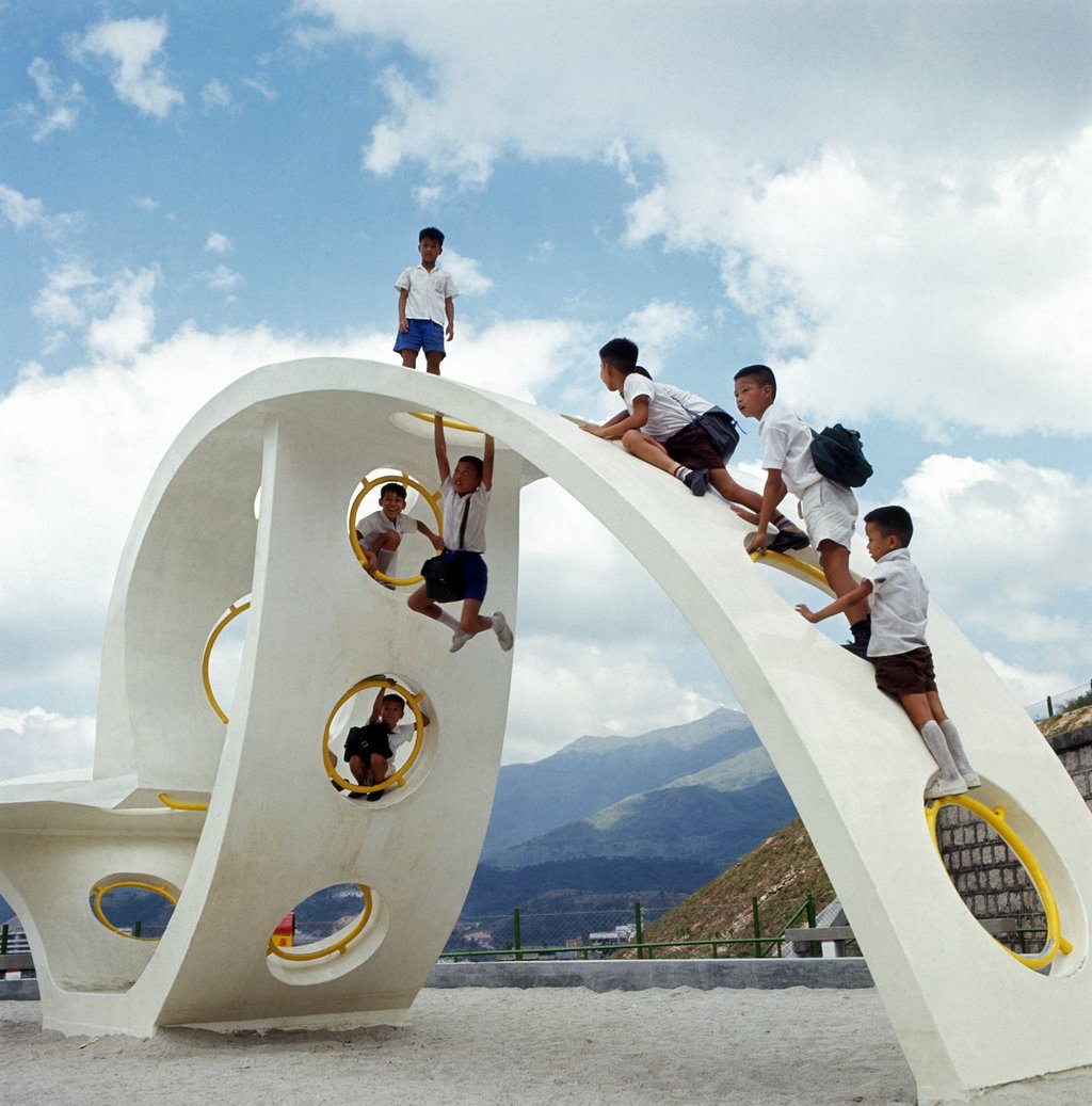 Shek Lei Playground in Kwai Chung, pictured here in 1970, was designed by American artist Paul Selinger. Photo: courtesy Information Services Department.