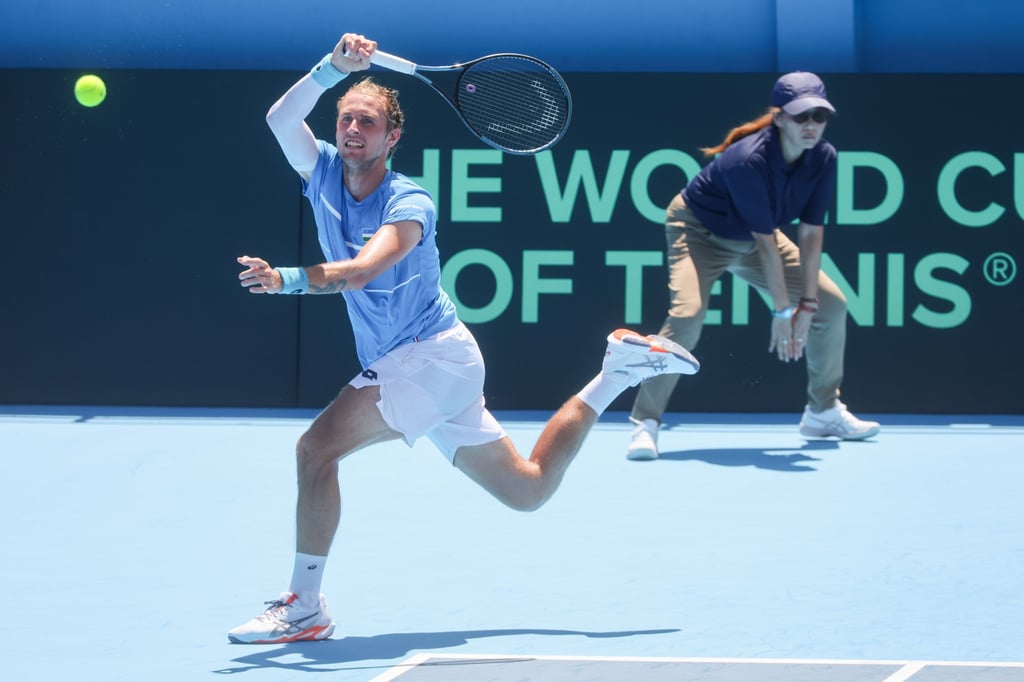 Sergey Fomin hits a return against Coleman Wong. Photo: Edmond So Sergey Fomin hits a return against Coleman Wong. Photo: Edmond So