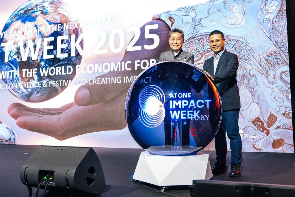 TPC’s Chavalit Frederick Tsao and Singapore’s Minister of Education Desmond Lee attend the opening of Impact Week at Suntec City in Singapore on Tuesday. Photo: TPC TPC’s Chavalit Frederick Tsao and Singapore’s Minister of Education Desmond Lee attend the opening of Impact Week at Suntec City in Singapore on Tuesday. Photo: TPC
