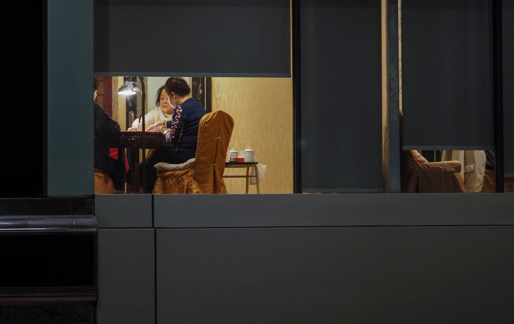 Masked or not, people carry on playing mahjong during an early outbreak of coronavirus in Tsim Sha Tsui, Hong Kong in February 2020. Photo: Martin Chan