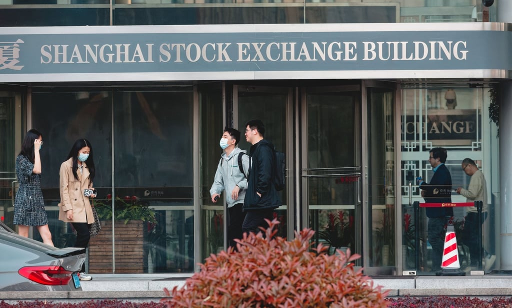 People walk past the Shanghai Stock Exchange Building in Shanghai on April 9, 2025. Photo: EPA-EFE People walk past the Shanghai Stock Exchange Building in Shanghai on April 9, 2025. Photo: EPA-EFE