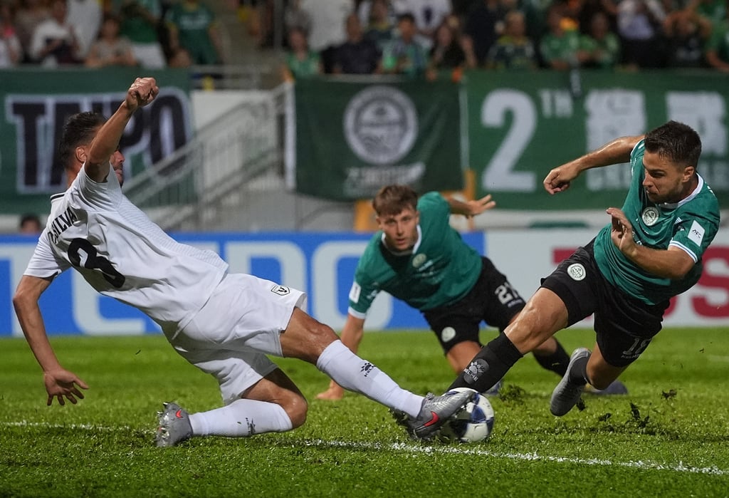 Igor Sartori is denied in the Macarthur box by defender Damien Da Silva. Photo: Elson Li