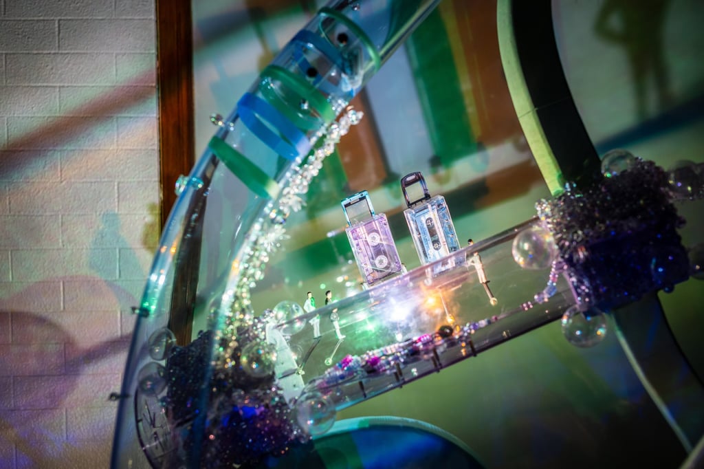 Angela Yuen’s “Mirage” exhibition integrates light and shadow with found objects. Photo: Hong Kong Visual Arts Centre