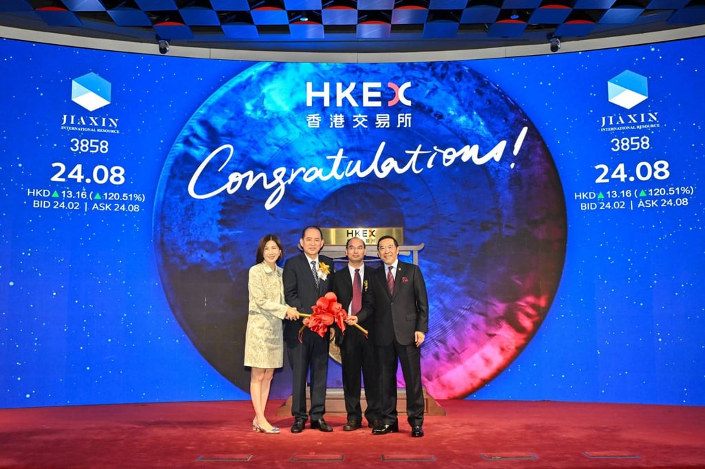 HKEX’s chairman Carlson Tong Ka-shing (right) and CEO Bonnie Chan Yiting (left) with the executives of Jiaxin International Resources Investment at the trading debut of the company’s shares in Hong Kong on August 28, 2025. Photo: HKEX