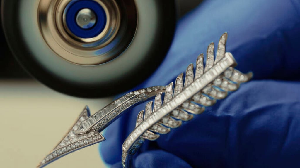 Polishing a finished arrow for the Boucheron Flèche collection. Photo: Handout