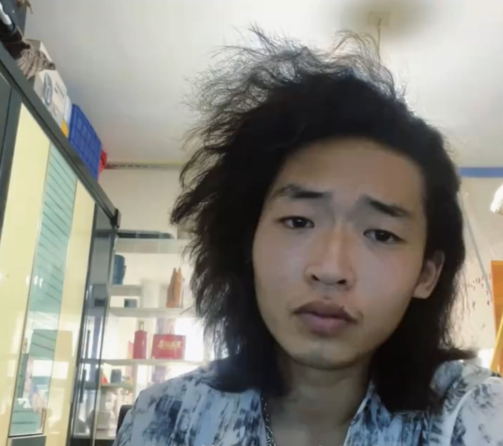 In his videos, Yang humorously refers to himself as a “human whisk,” “human electric toothbrush,” and “human fascia gun” due to the uncontrollable shaking of his left arm. Photo: Weibo