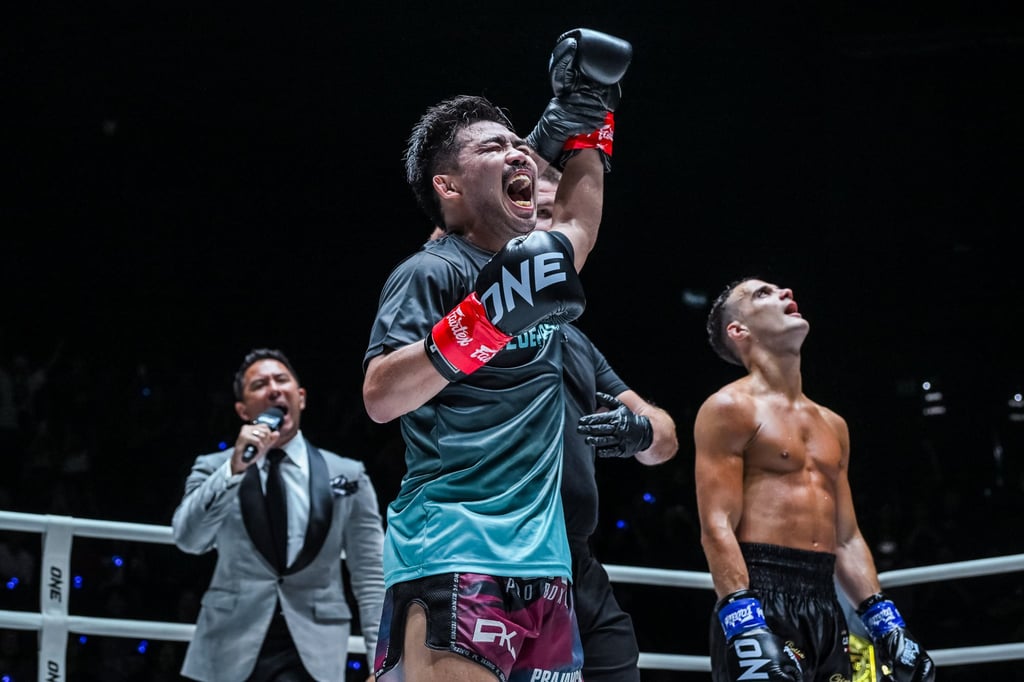 Prajanchai (left) celebrates his win over Di Bella in their first bout last year. Photo: ONE Championship