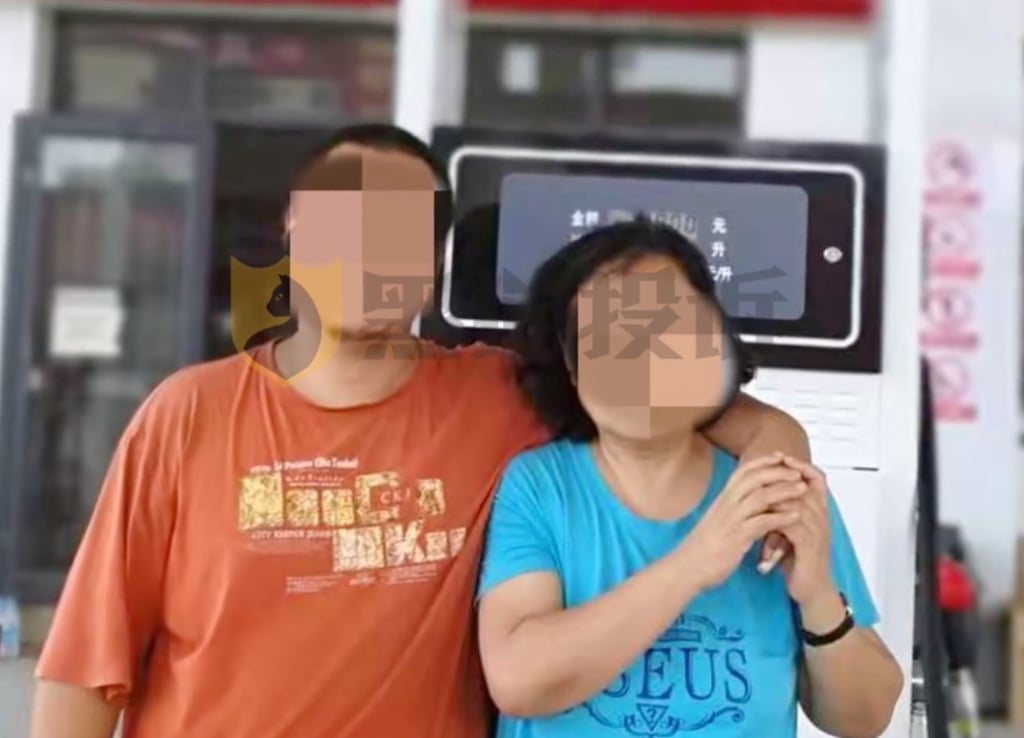 Yan only discovered that his mother, right, had been led astray by the beauty salon after her death. Photo: Handout Yan only discovered that his mother, right, had been led astray by the beauty salon after her death. Photo: Handout