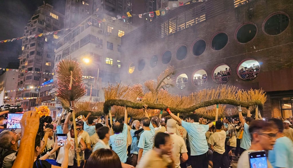 People watch the Tai Hang Fire Dragon Dance in September 2024. Photo: Leopold Chen People watch the Tai Hang Fire Dragon Dance in September 2024. Photo: Leopold Chen