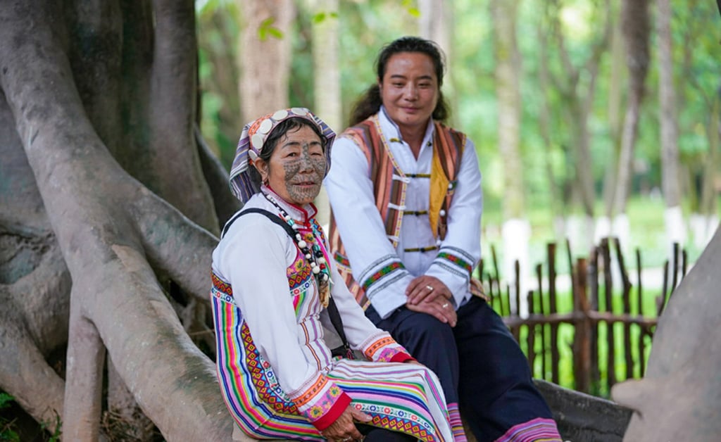 Two ethnic Derung women relax beneath a tree in their village in southwestern China. Photo: Handout Two ethnic Derung women relax beneath a tree in their village in southwestern China. Photo: Handout