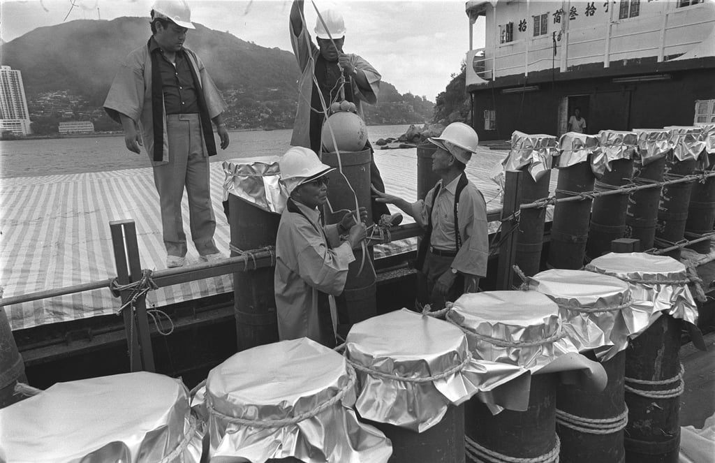 Experts from Japan were called in to produce the fireworks display, held in the Urban Council’s centenary year. The council was dissolved at the end of 1999. Photo: Chan Kiu
